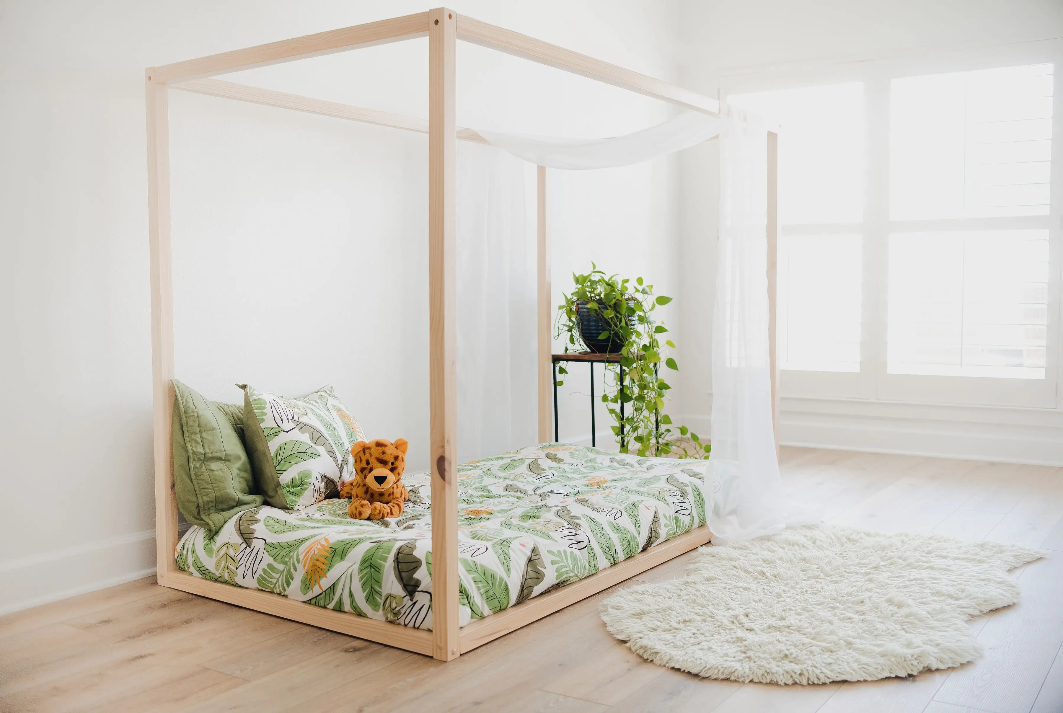 Cottage Kids Furniture Twin Canopy Bed with Slats